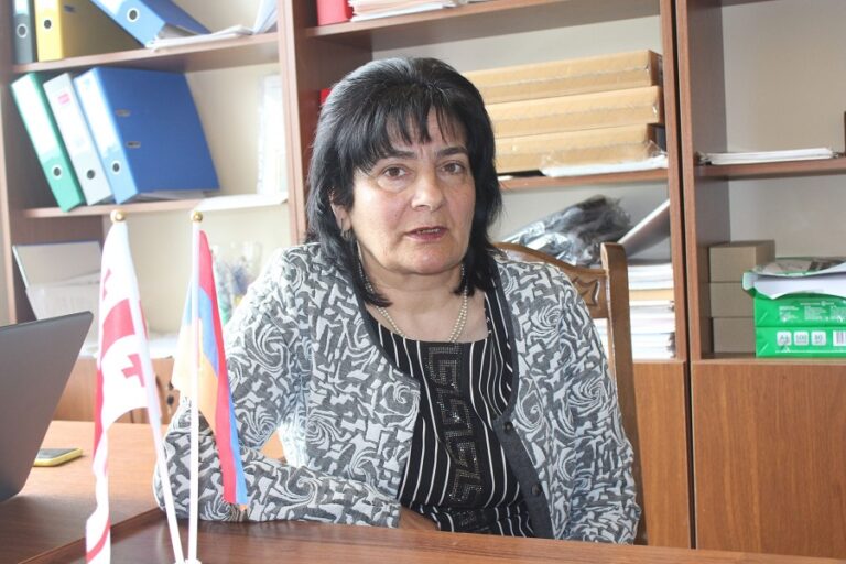 „მინდოდა ექიმი გავმხდარიყავი, მაგრამ ბედის წყალობით, მასწავლებელი გავხდი“ – ახალქალაქის სოფელ ზაკის საჯარო სკოლის დირექტორი ვარდუჰი მკრტჩიან