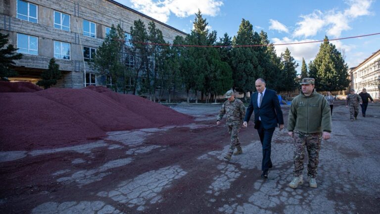 თავდაცვის მინისტრმა კადეტთა სამხედრო ლიცეუმის ინფრასტრუქტურული სამუშაოები დაათვალიერა