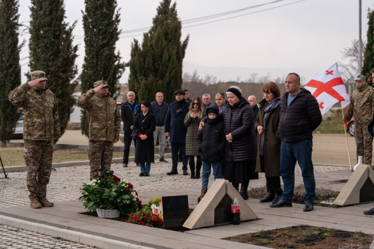 თავდაცვის ძალების წარმომადგენლებმა არჩილ ტატუნაშვილის ხსოვნას პატივი მიაგეს