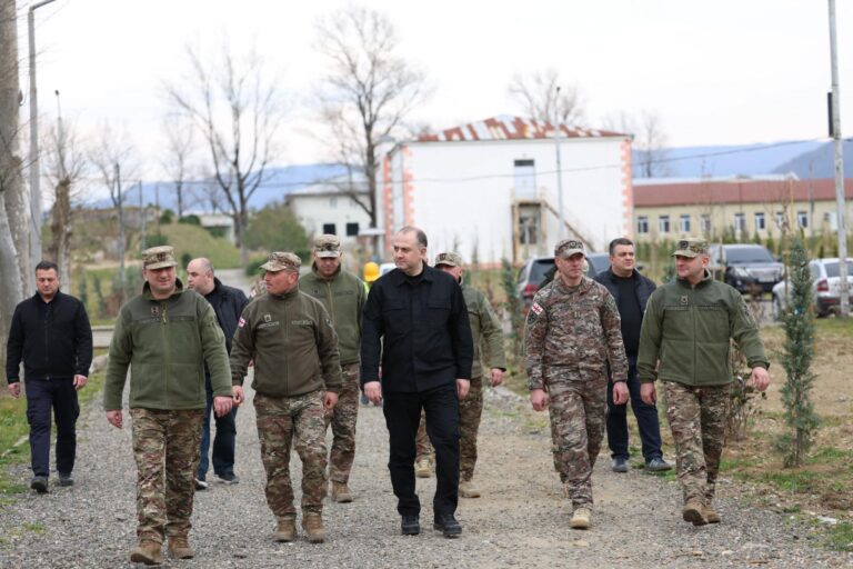 თავდაცვის მინისტრი დასავლეთის სარდლობის სამხედრო ქვედანაყოფებს სტუმრობს