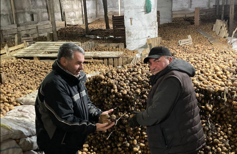 ახალქალაქის მუნიციპალიტეტში,  კარტოფილის რეალიზაციის პრობლემების შესახებ ფერმერებთან შეხვედრა გაიმართა