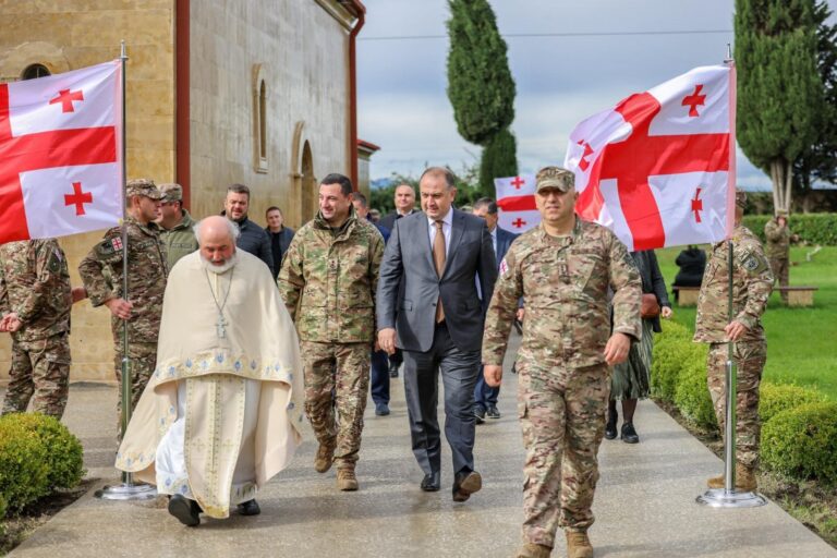 თავდაცვის მინისტრმა მე-4 ქვეითი ბრიგადის სამხედრო მოსამსახურეებს იუბილე მიულოცა