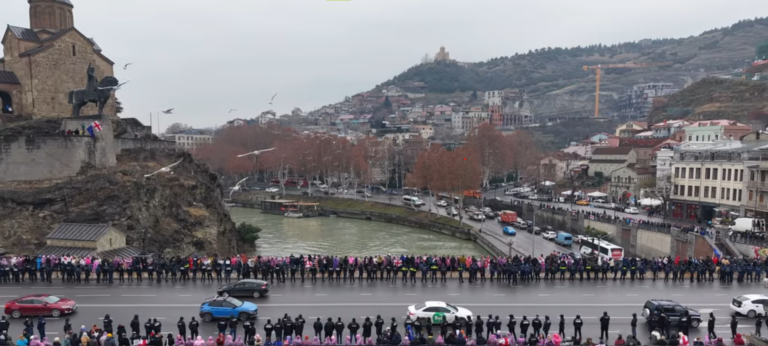 თბილისსა და რეგიონებში „ერთობის ჯაჭვის“ აქცია იმართება