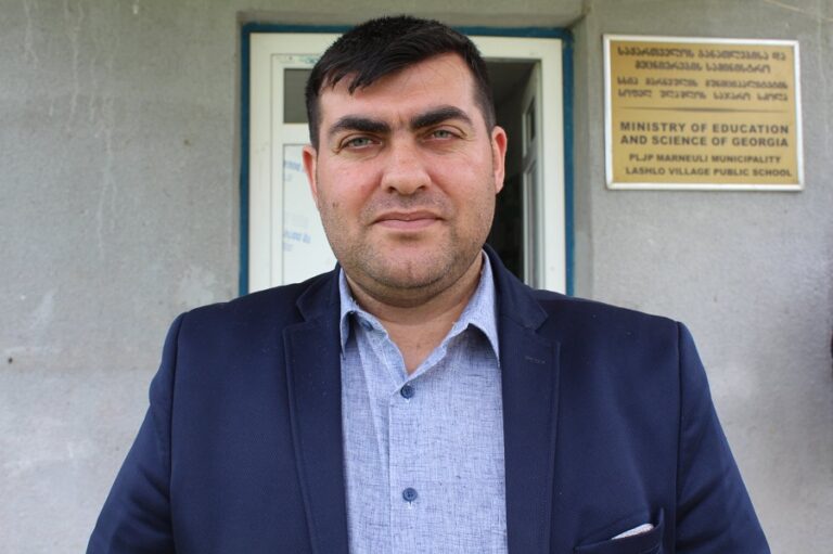 მარნეულის სოფელ ულაშლოს საჯარო სკოლის დირექტორი ნაიბ ასკეროვი: სკოლა სავალალო მდგომარეობაშია და საჭიროა ახალი სკოლის მშენებლობა