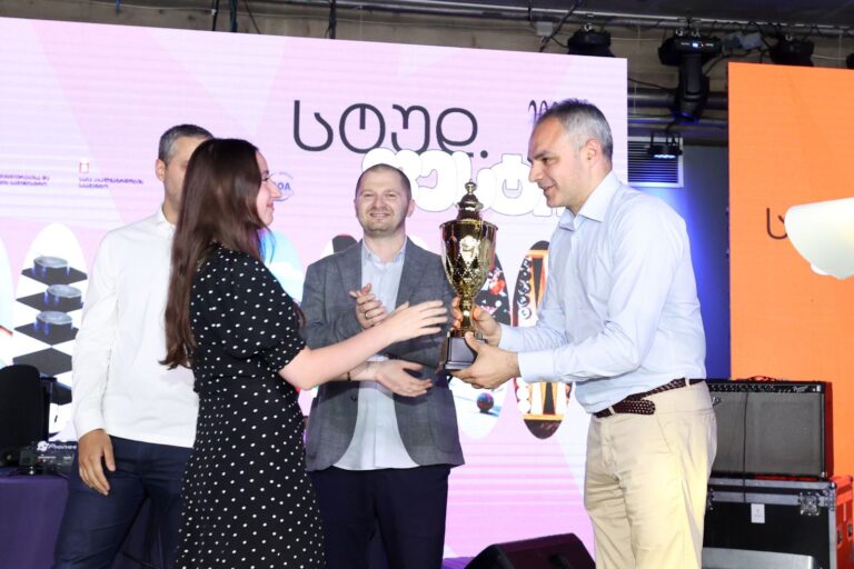 ალექსანდრე წულაძემ „სტუდფესტის“ პირველი ეტაპის გამარჯვებული სტუდენტები დააჯილდოვა