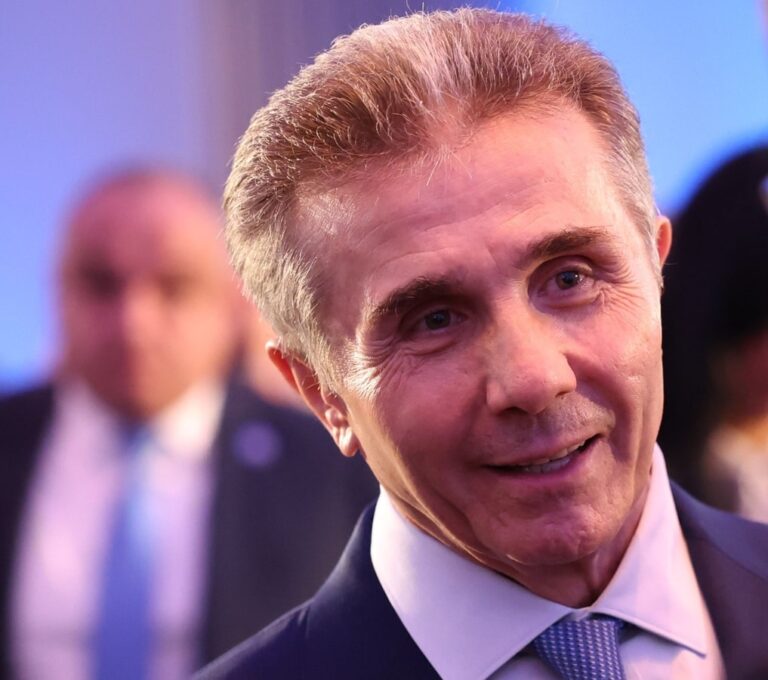 „ქართული ოცნება“ – ბიძინა ივანიშვილმა ქონებრივი დეკლარაცია 2024 წლის 4 ოქტომბერს შეავსო და ერთ-ერთმა მედიამ ამ თემაზე სტატიაც გამოაქვეყნა სათაურით – „ივანიშვილის ოჯახის დეკლარირებული ქონება: საქართველოში, რუსეთსა და საფრანგეთში”