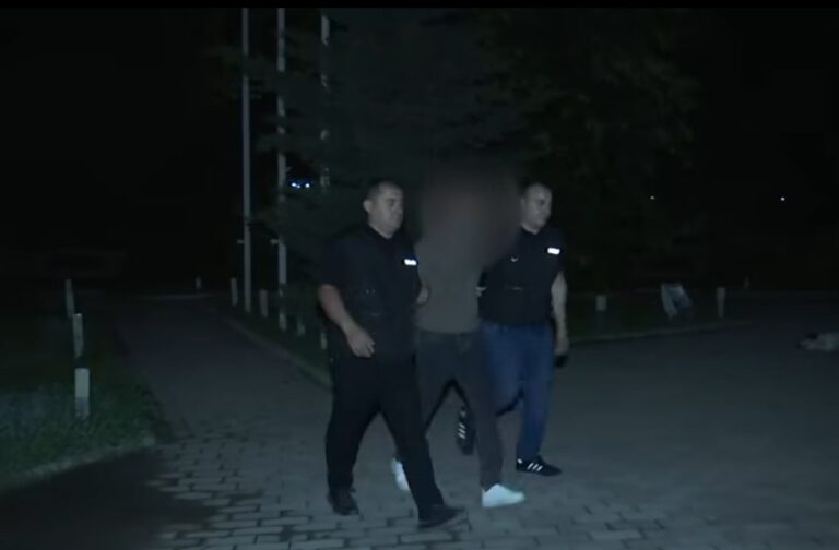 პოლიციამ მარნეულში ცეცხლსასროლი იარაღიდან დაჭრის ფაქტზე ორი ახალგაზრდა მამაკაცი დააკავა