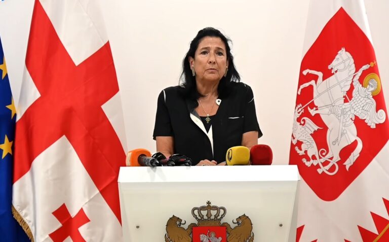 სალომე ზურაბიშვილი: შექმნილი ვითარება — ყოფილი მაღალჩინოსნების დაკავება, ძალადობის მუქარა ან სავარაუდო მიყვანა თვითმკვლელობამდე, ცნობადი ბიზნესმენების დემონსტრაციული რეკეტი — ნიშნავს ერთს: სახელმწიფო დანგრეულია