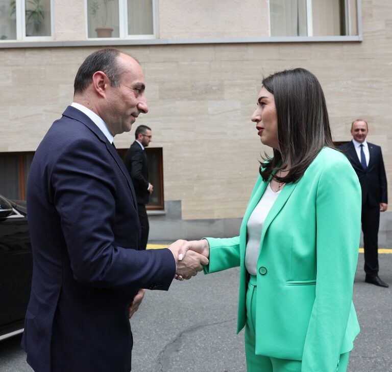 [ვიდეო] საქართველოს შინაგან საქმეთა მინისტრმა გელა გელაძემ სომეხ კოლეგასთან შეხვედრა გამართა