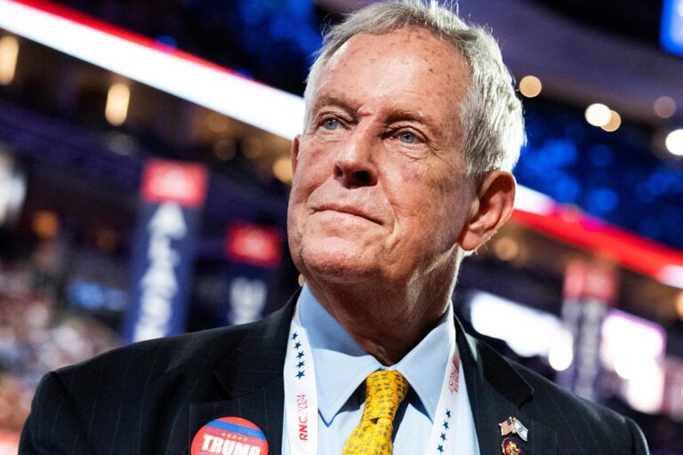 ლობისტური კომპანია „ნელსონ მალინსისგან“, რომელიც „ნაციონალურ მოძრაობას“ ჰყავს დაქირავებული, კონგრესმენ ჯო უილსონს 10 ათასი აშშ დოლარი აქვს მიღებული