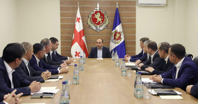 შინაგან საქმეთა მინისტრმა პოლიციის დეპარტამენტების ხელმძღვანელებთან სამუშაო შეხვედრა გამართა
