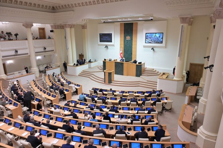 პარტიის „გახარია საქართველოსთვის“ 12 წევრს სადეპუტატო უფლებამოსილება შეუწყდა