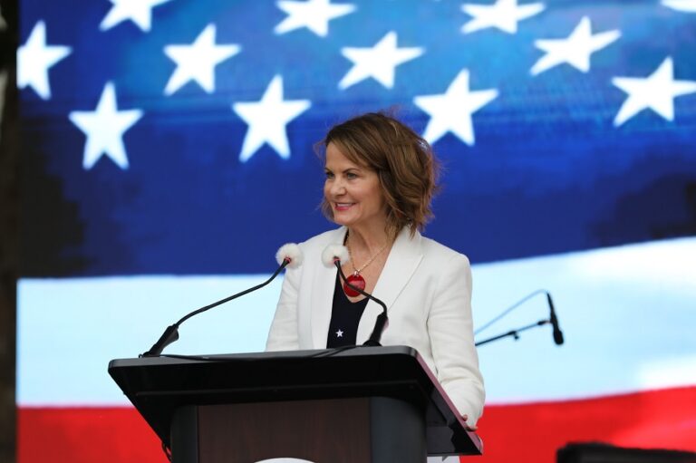 რობინ დანიგანი: მსმენია, რომ თითქოს ქართულ-ამერიკული პარტნიორობა მხოლოდ სიტყვებია, მაგრამ ყველამ კარგად ვიცით, რომ ეს ასე არ არის — ბოლო სამი ათწლეულის განმავლობაში, ქართველები და ამერიკელები ჭეშმარიტად იყვნენ პარტნიორები დემოკრატიის გზაზე