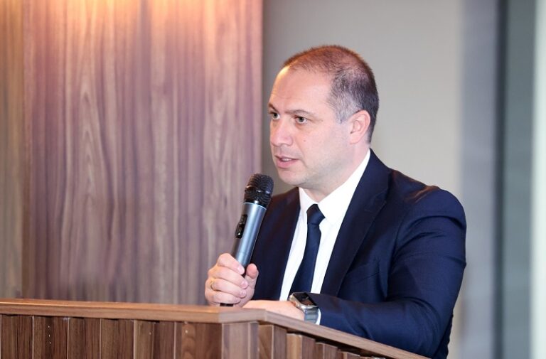 გივი მიქანაძე: გვაქვს ამბიციური გეგმა, რომ შემდეგი სასწავლო წლიდან არ დარჩეს სკოლამდელი დაწესებულება და სკოლა, რომელიც არ იქნება ჩართული ბილინგვური განათლების პროგრამაში