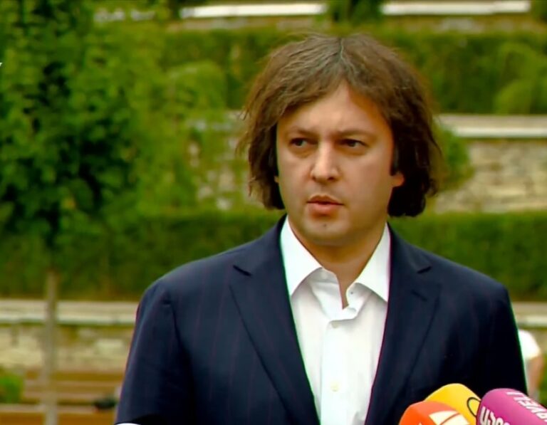 ირაკლი კობახიძე: არიან ადამიანები, რომლებიც ეჭვმიტანილები არიან კორუფციაში, მოუწიათ გუნდის დატოვება და ცდილობენ, გარკვეული პიარული მანევრებით გადაფარონ ბრალდებები, რომელიც შეიძლება არსებობდეს მათ მიმართ, ამისათვის ისინი მარტივად ურიგებენ ფულს ხაბეიშვილს, მელაძეს და სხვებს