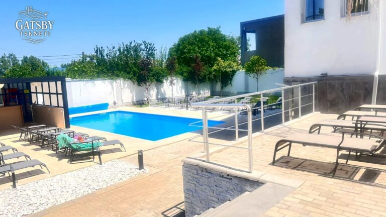 პირველი ღია აუზი წყნეთში Gatsby Pool – თქვენი Instagram-ის ახალი ფავორიტი