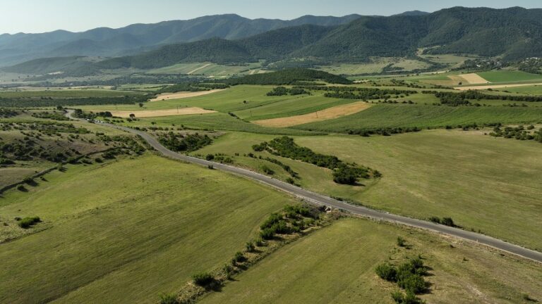 მარნეულის მუნიციპალიტეტში,  სადახლო-წოფი-ახქერფის გზის 8.6 კმ-იანი მონაკვეთის რეაბილიტაცია სრულდება