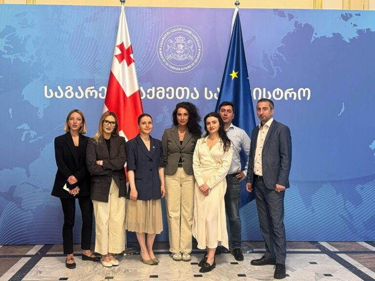 თორნიკე ფარულავა: საგარეო საქმეთა სამინისტროში „რეოგანიზაციის“ საბაბით, NATO-ში ინტეგრაციის დეპარტამენტი სრული შემადგენლობით ისე გამოგვიშვეს, რომ არავის უკითხავს – რამე გასაკეთებელი ხომ არ რჩებაო?