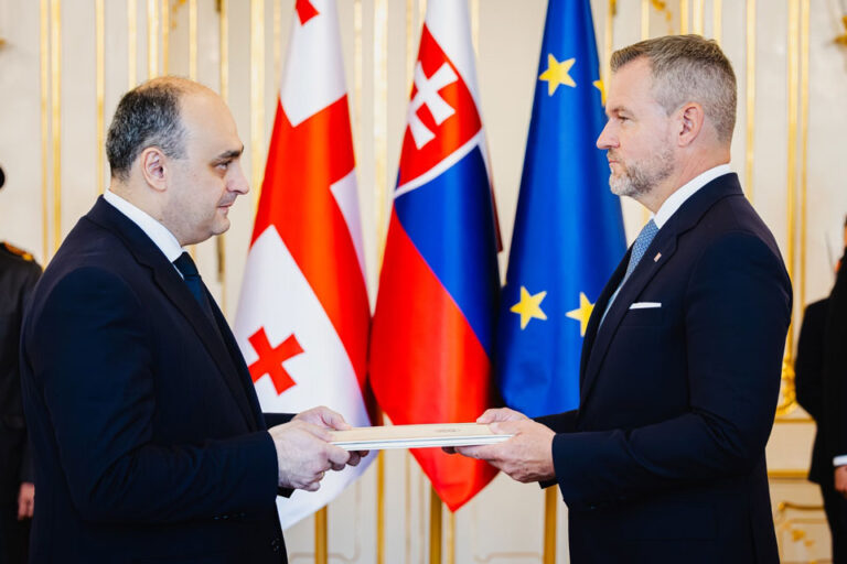 ელჩმა, კონსტანტინე ქვაჩაკიძემ სლოვაკეთის რესპუბლიკის პრეზიდენტს რწმუნებათა სიგელები გადასცა