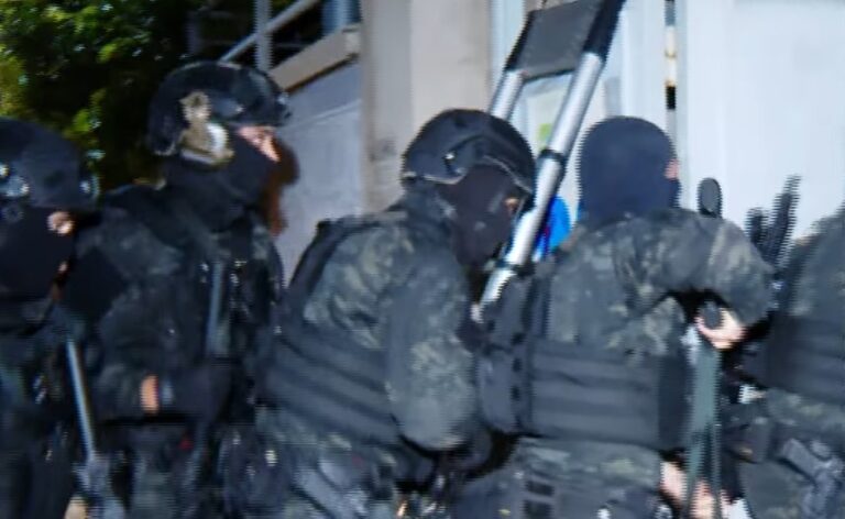 [ვიდეო] თბილისში, შიდა ქართლში, აჭარაში, გურიაში, იმერეთსა და კახეთში „ქურდულ სამყაროსთან“ კავშირში მყოფი 20 პირი დააკავეს, ხოლო ოთხ პირს ბრალი დაუსწრებლად წარედგინა, მათ შორის, ორი „კანონიერი ქურდია“