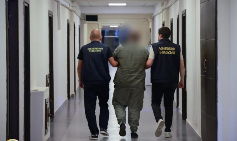 დიდი ოდენობით სხვისი ქონების მოტყუებით დაუფლების მცდელობის ფაქტზე ორი პირი დააკავეს