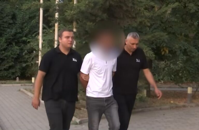 მარნეულში დააკავეს სამი პირი, რომლებმაც მოქალაქე ძალის გამოყენებით ჩასვეს ავტომანქანის საბარგულში, უკანონოდ აღუკვეთეს თავისუფლება და მდინარის მიმართულებით წაიყვანეს