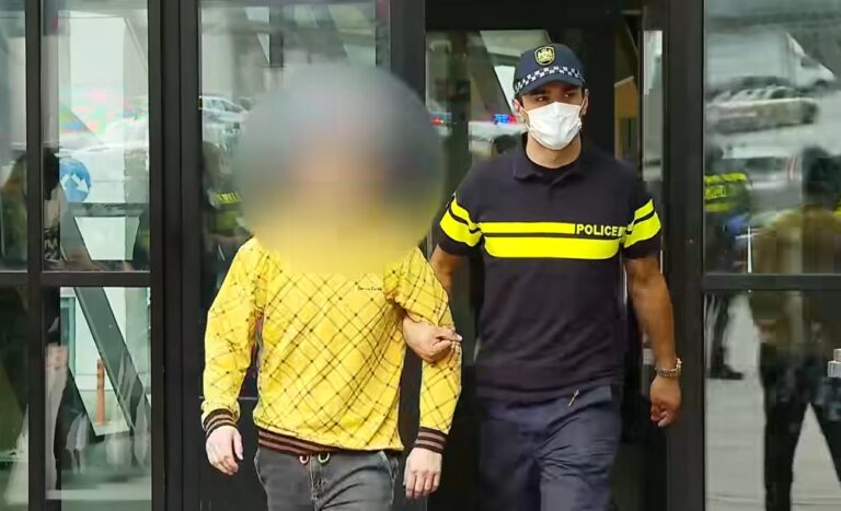 [ვიდეო] სასაზღვრო პუნქტ „დარიალთან“ მყოფი მძიმე კრიმინალური წარსულის მქონე უკრაინის 65 მოქალაქე სამშობლოში დაბრუნდა