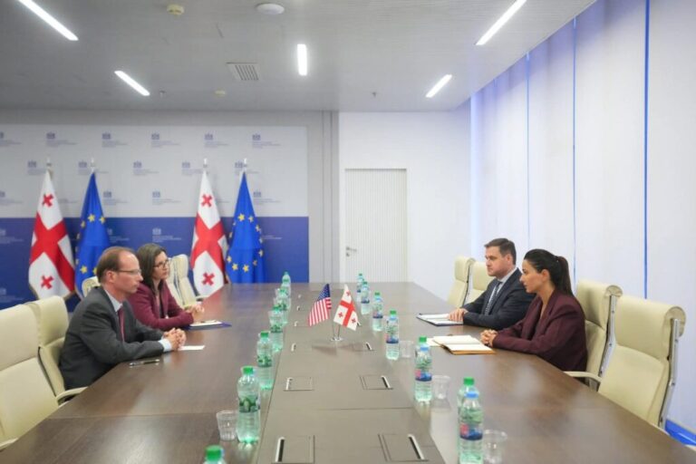 აშშ-ის საელჩო: ელჩის მოვალეობის შემსრულებელმა და საქართველოს ეკონომიკის მინისტრმა ეკონომიკურ კავშირებსა და საინვესტიციო კლიმატზე ისაუბრეს