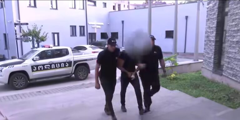 საგარეჯოს მუნიციპალიტეტის სოფელ იორმუღანლოში განზრახ მკვლელობის ბრალდებით წარსულში ნასამართლევი 21 წლის მამაკაცი დააკავეს