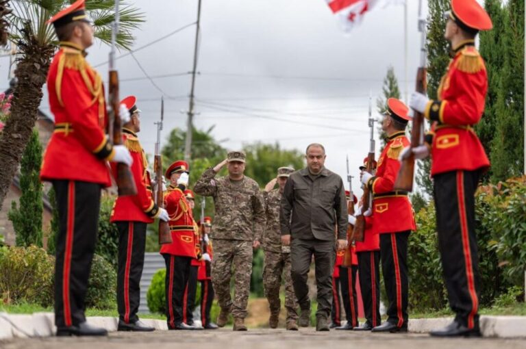 ირაკლი ჩიქოვანი ტერიტორიული თავდაცვის ბრიგადის მეთაურის უფლებამოსილების გადაბარების ღონისძიებას დაესწრო
