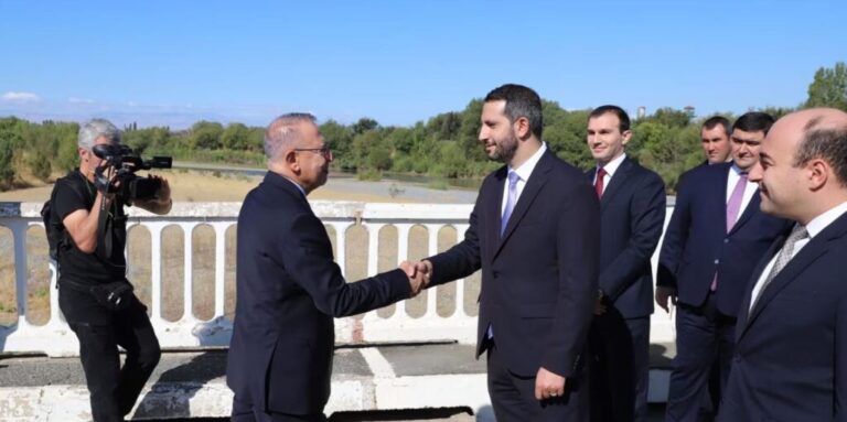 თურქეთისა და სომხეთის წარმომადგენლები ურთიერთობის ნორმალიზების მიზნით შეხვედრას მართავენ