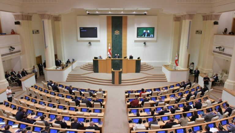 საკანონმდებლო ორგანომ პარლამენტის 12 წევრის უფლებამოსილება ცნო