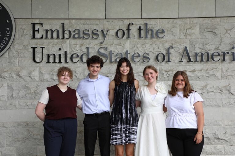 ამერიკელი მოსწავლეები ერთი წლის განმავლობაში საქართველოში იცხოვრებენ და ქართულ სკოლებში ისწავლიან