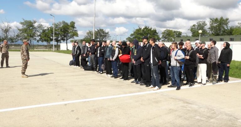 ნებაყოფლობით დარეგისტრირებულმა  წვევამდელებმა საწყისი საბრძოლო მომზადების გავლა დაიწყეს