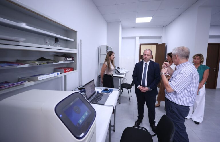 გივი მიქანაძემ  ივანე ბერიტაშვილის ექსპერიმენტული ბიომედიცინის ცენტრის ბაზაზე  შექმნილი „მოწინავე ტექნოლოგიების ძირითადი საშუალებების ცენტრი“ გახსნა