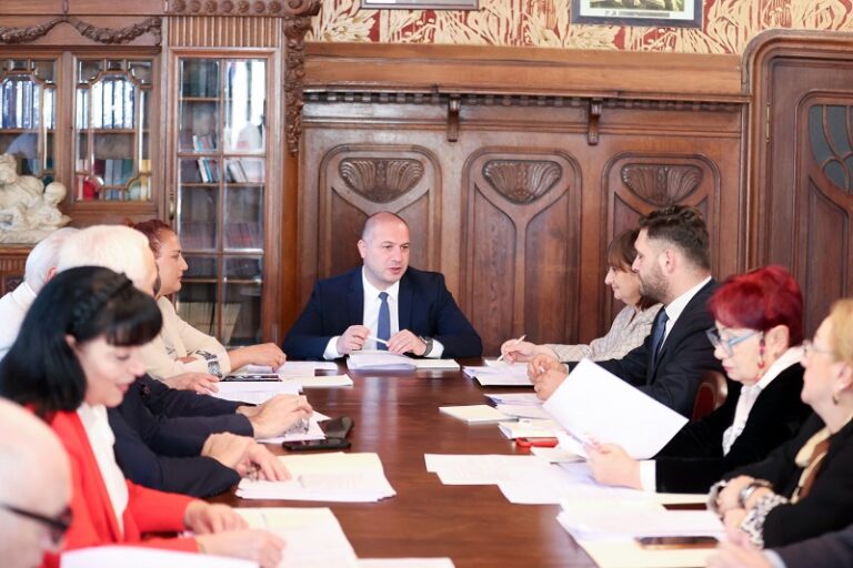 მასწავლებლის ეროვნული პრემიის კომისიამ საუკეთესო ისტორიის მქონე 10 მასწავლებელი შეარჩია