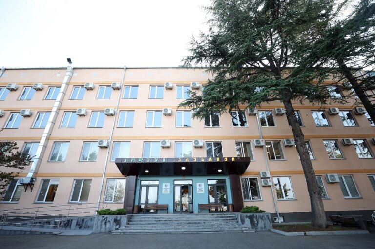 განათლების მინისტრი თელავში კოლეჯ „პრესტიჟის“ ინფრასტრუქტურასა და ახალი  სახელოსნოების მშენებლობის პროცესს გაეცნო