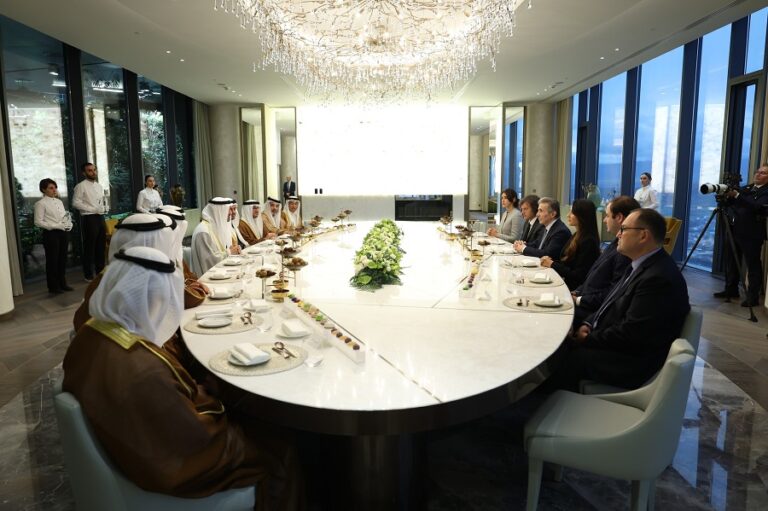 ბიძინა ივანიშვილი არაბთა გაერთიანებული საამიროების პრეზიდენტს, შეიხ მოჰამედ ბინ ზაიედ ალ ნაჰაიანს შეხვდა