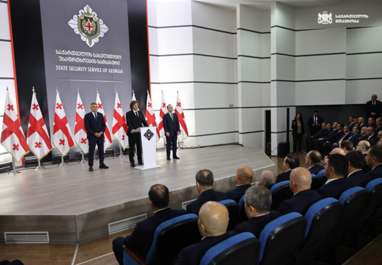 ირაკლი კობახიძემ სახელმწიფო უსაფრთხოების სამსახურის ახალი უფროსი მამუკა მდინარაძე უწყების თანამშრომლებს წარუდგინა