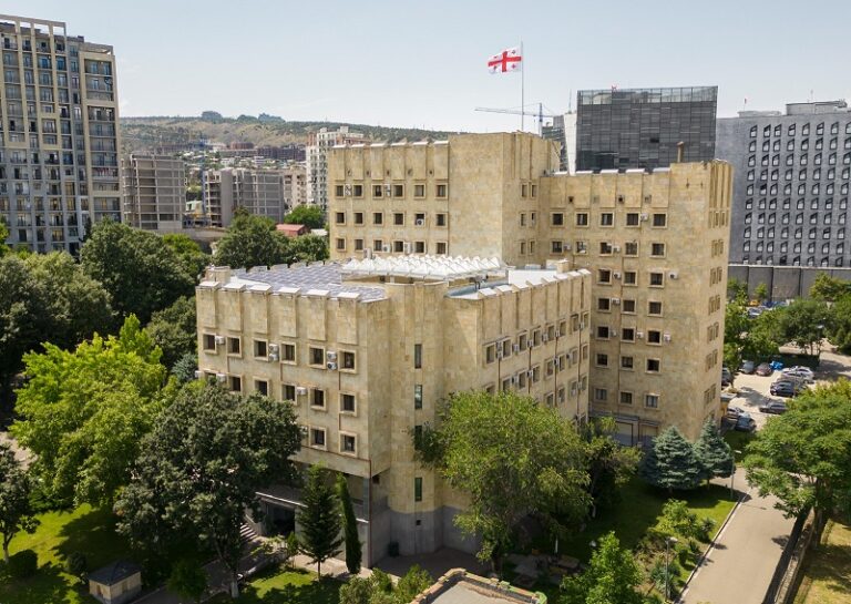 საქართველოს პროკურატურა: გიორგი ბაჩიაშვილის მშობლების საბანკო ანგარიშებს და იმ აქტივებს, რომლებიც შეძენილია ბაჩიაშვილის მიერ დანაშაულის ჩადენის და შემდგომ პერიოდში ყადაღა დაედო