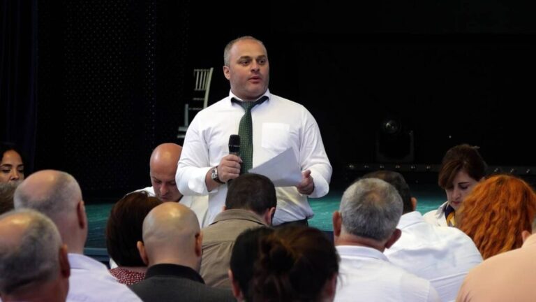 თენგო თევზაძე „ლელოს“ და გახარიას პარტიაზე: 28 მუნიციპალიტეტში მხოლოდ „ქოცი“ მერობის კანდიდატია, სადაც წარადგინეს მერობის კანდიდატები, იქ 50% მეტი ტექნიკური კანდიდატია, ანუ გინდ ყოფილა – გინდ არა