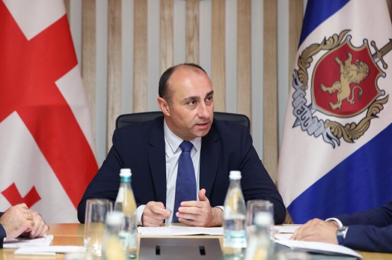 შინაგან საქმეთა მინისტრს, გელა გელაძეს და მის პირველ მოადგილეს, როლანდ მესხს პოლიციის გენერალ-მაიორის წოდება მიენიჭებათ