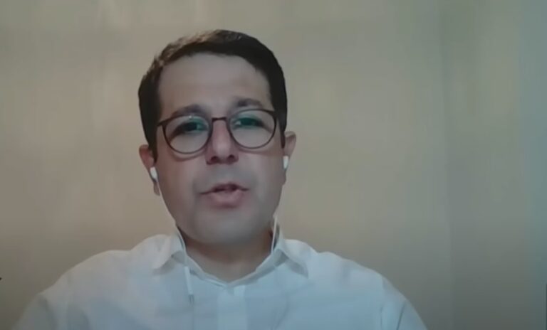 ყოფილი მოსამართლე ბესარიონ ალავიძე სისტემას ამხელს და აცხადებს, რომ საქმეებზე გადაწყვეტილებები ივანიშვილის, მურუსიძის, ჩინჩალაძის და სხვების, ასევე სუს-ის ჩარევით მიიღება