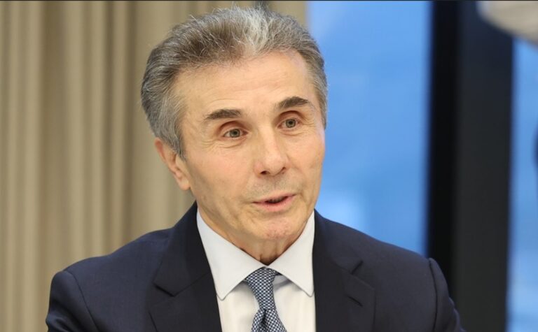 ბიძინა ივანიშვილი განცხადებას ავრცელებს: 4 ოქტომბერს გვაქვს შანსი, ყველას დავანახოთ, რომ ჩვენი ბრძოლა დღეს საარჩევნო უბნებზე მისვლაზე, თავისუფალი არჩევანის გაკეთებაზე, მშვიდობასა და სტაბილურობაზე გადის