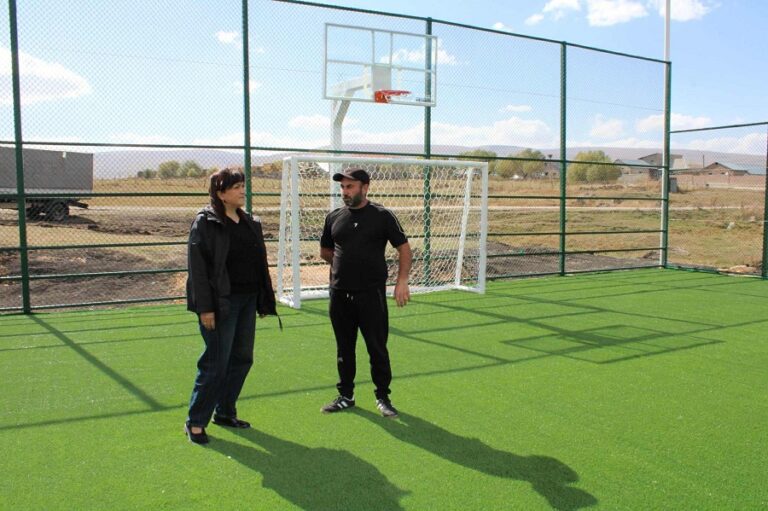 ნინოწმინდის მუნიციპალიტეტის სოფელ კათნატუში ახალი სპორტული მოედანი მოეწყო