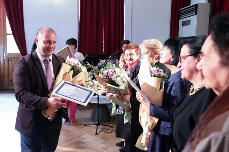 განათლების მინისტრმა მთაწმინდის რაიონის ღვაწლმოსილი პედაგოგები დააჯილდოვა