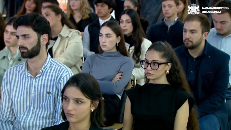 პრემიერ-მინისტრი: ნებისმიერი უნივერსიტეტისთვის და სპეციალობისთვის, გრანტის ღირებულება არის ზუსტად იდენტური, 2 250 ლარია გამოყოფილი თითოეულ სტუდენტზე, რაც გადასინჯვას საჭიროებს