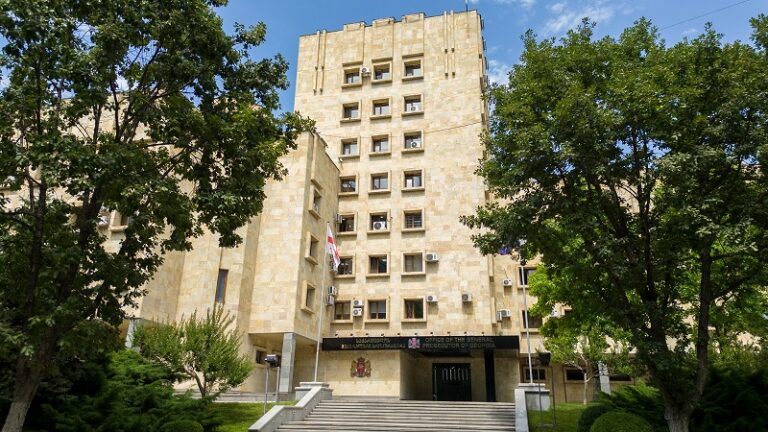 მიხეილ სააკაშვილის, გიორგი ვაშაძის, ნიკა გვარამიას, ნიკანორ მელიას, ზურაბ ჯაფარიძის, ელენე ხოშტარიას, მამუკა ხაზარაძისა და ბადრი ჯაფარიძის მიმართ სისხლისსამართლებრივი დევნა დაიწყო