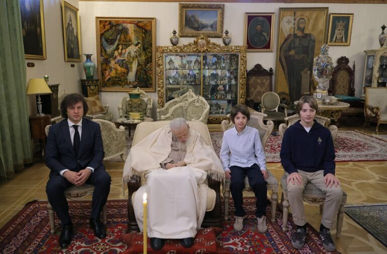 ირაკლი კობახიძე, შვილებთან ერთად, სრულიად საქართველოს კათოლიკოს-პატრიარქს, ილია მეორეს საპატრიარქოში ესტუმრა