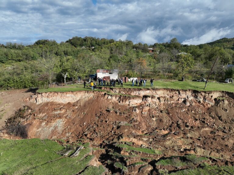 ხარაგაულის მუნიციპალიტეტის სტიქიით დაზარალებულ ოჯახებს მიეცემათ არჩევანი: მიიღონ ახალი საცხოვრებელი ფართი ან კომპენსაცია